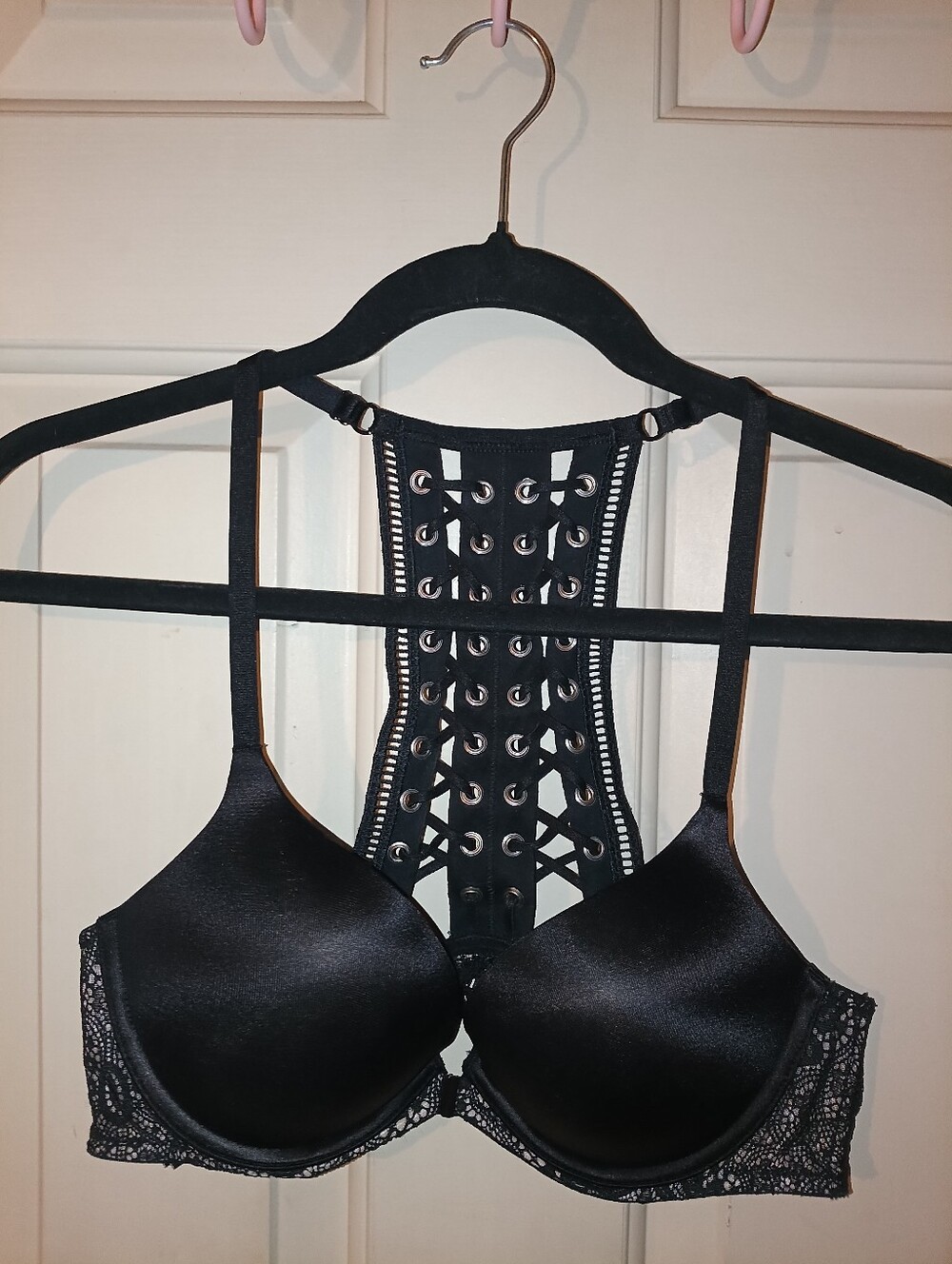 Victoria's Secret Bombshell   Plunge Bra Shiny Black\lace Front Clasp 36A 🖤